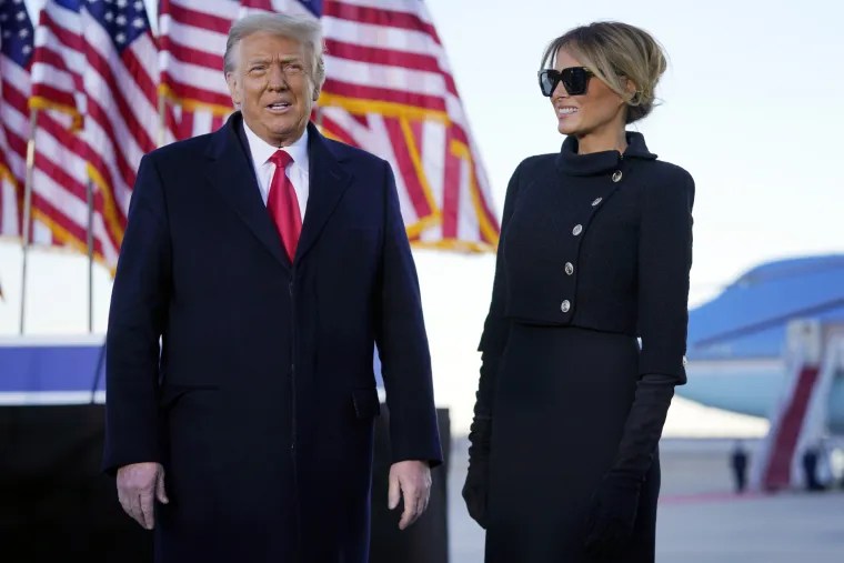 Baj baj Donald! Pogledajte kako su Trump i Melania napustili Bijelu kuću: 'Doviđenja, vratit ćemo se!'