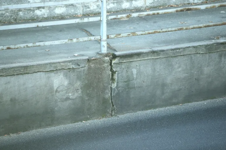 Koliko je siguran jedan od najprometnijih podvožnjaka u Zagrebu?! Pogledajte ova brojna o&scaron;tećenja