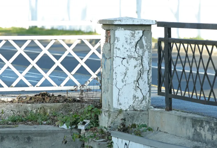 Koliko je siguran jedan od najprometnijih podvožnjaka u Zagrebu?! Pogledajte ova brojna o&scaron;tećenja