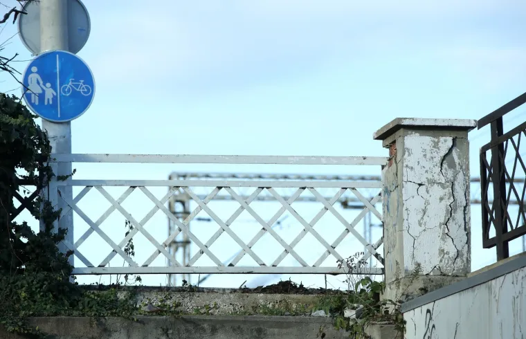 Koliko je siguran jedan od najprometnijih podvožnjaka u Zagrebu?! Pogledajte ova brojna o&scaron;tećenja