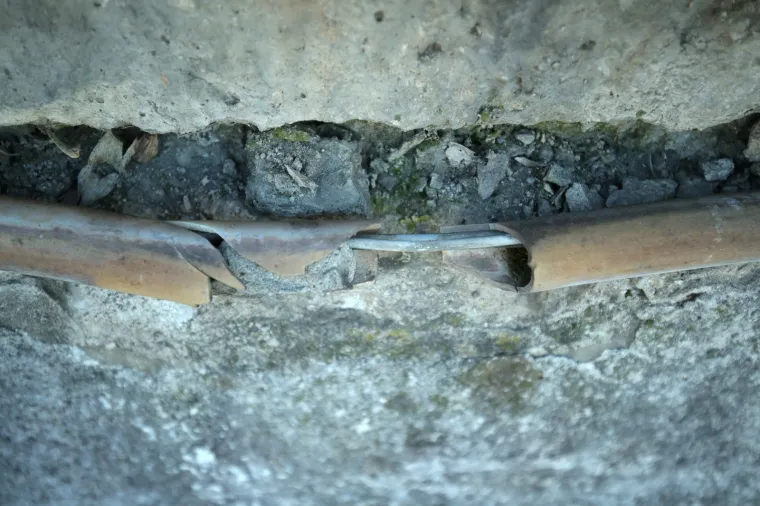 Koliko je siguran jedan od najprometnijih podvožnjaka u Zagrebu?! Pogledajte ova brojna o&scaron;tećenja