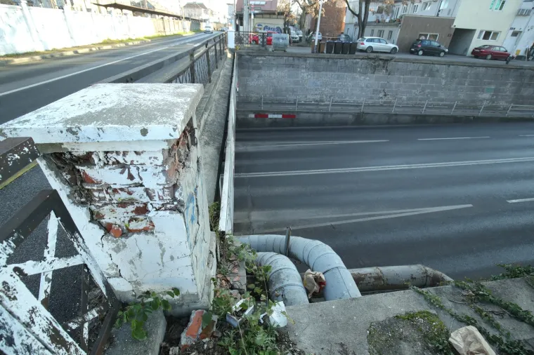 Koliko je siguran jedan od najprometnijih podvožnjaka u Zagrebu?! Pogledajte ova brojna o&scaron;tećenja