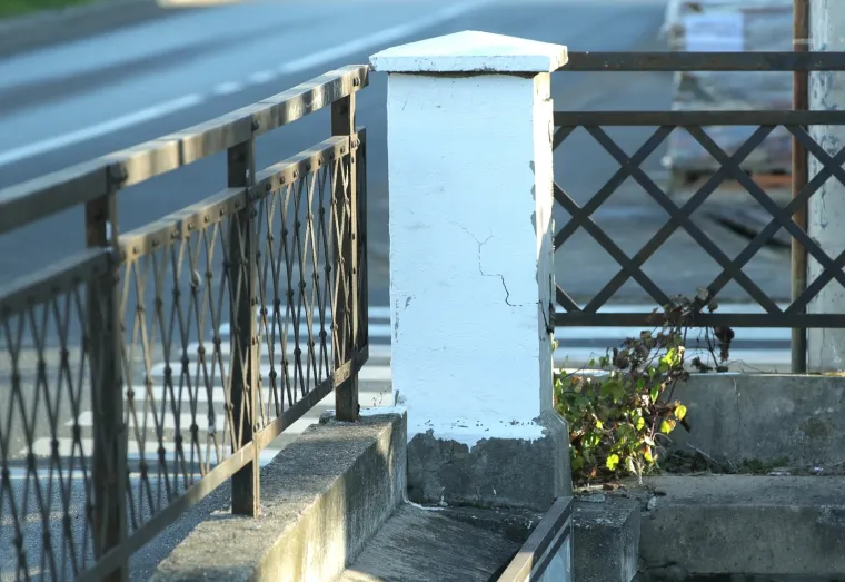 Koliko je siguran jedan od najprometnijih podvožnjaka u Zagrebu?! Pogledajte ova brojna o&scaron;tećenja