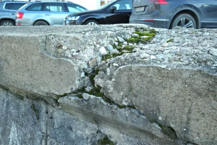 Koliko je siguran jedan od najprometnijih podvožnjaka u Zagrebu?! Pogledajte ova brojna o&scaron;tećenja