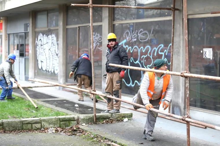 Armirane betonske konstrukcije te&scaron;ke vi&scaron;e od 200 tona prijetile Zagrepčanima: Napokon počela sanacija zgrade u Vukovarskoj