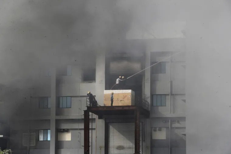 Veliki požar izbio u najvećoj svjetskoj tvornici cjepiva protiv koronavirusa