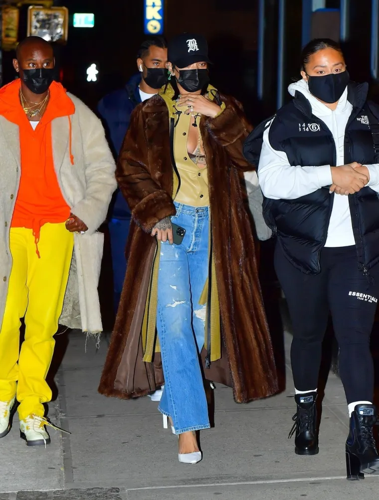 Neimenovani izvor, koji je večerao u istom restoranu, rekao je kako se oko Rihanne i A$AP Rockyja okupilo poprilično veliko društvo. Foto: Profimedia