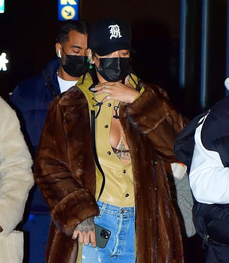Par je otišao u restoran koji je u vlasništvu dečka Katie Holmes. Rihanna i A$AP Rocky stigli su odvojeno kako ih paparazzi ne bi uhvatili zajedno, a u restoran su ušli u različito vrijeme i na različite ulaze. Foto: Profimedia