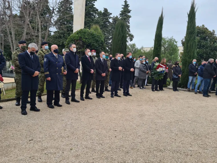 Milanović do&scaron;ao u Zadar, ali odbio sudjelovati na obilježavanju VRO Maslenica zbog usta&scaron;kih obilježja!