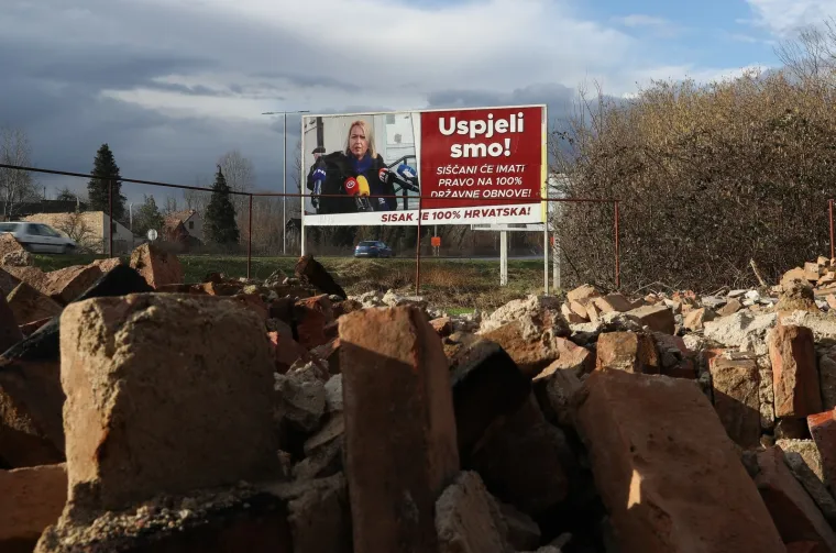 Sisak i okolica osvanuli s desetak jumbo plakata s gradonačelnicom: 'Uspjeli smo! Siščani će imati pravo na 100 posto državne obnove'