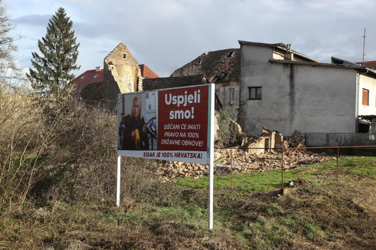 Sisak i okolica osvanuli s desetak jumbo plakata s gradonačelnicom: 'Uspjeli smo! Siščani će imati pravo na 100 posto državne obnove'