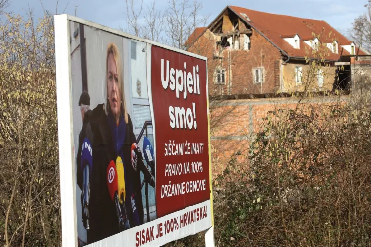 Sisak i okolica osvanuli s desetak jumbo plakata s gradonačelnicom: 'Uspjeli smo! Siščani će imati pravo na 100 posto državne obnove'