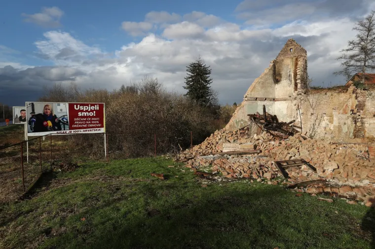 Sisak i okolica osvanuli s desetak jumbo plakata s gradonačelnicom: 'Uspjeli smo! Siščani će imati pravo na 100 posto državne obnove'
