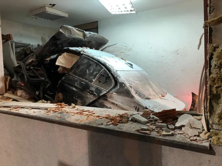 Stravična nesreća na autocesti za Sisak: Vozač jurio u BMW-u, zabio se u naplatnu kućicu i usmrtio djelatnika HAC-a