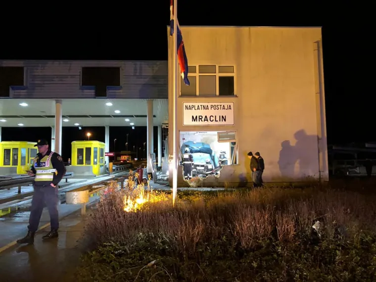 Stravična nesreća na autocesti za Sisak: Vozač jurio u BMW-u, zabio se u naplatnu kućicu i usmrtio djelatnika HAC-a