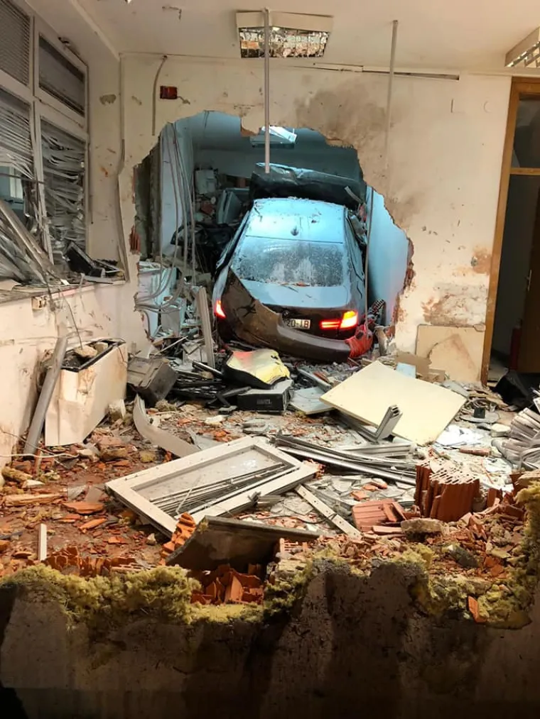 Stravična nesreća na autocesti za Sisak: Vozač jurio u BMW-u, zabio se u naplatnu kućicu i usmrtio djelatnika HAC-a