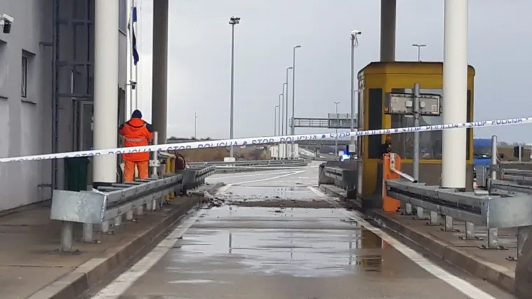 Stravična nesreća na autocesti za Sisak: Vozač jurio u BMW-u, zabio se u naplatnu kućicu i usmrtio djelatnika HAC-a