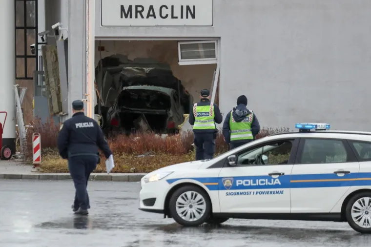[FOTO] PRIZORI UŽASA KOD VELIKE GORICE: Pogledajte najnovije fotografije s mjesta na kojem je vozač BMW-a usmrtio djelatnika HAC-a