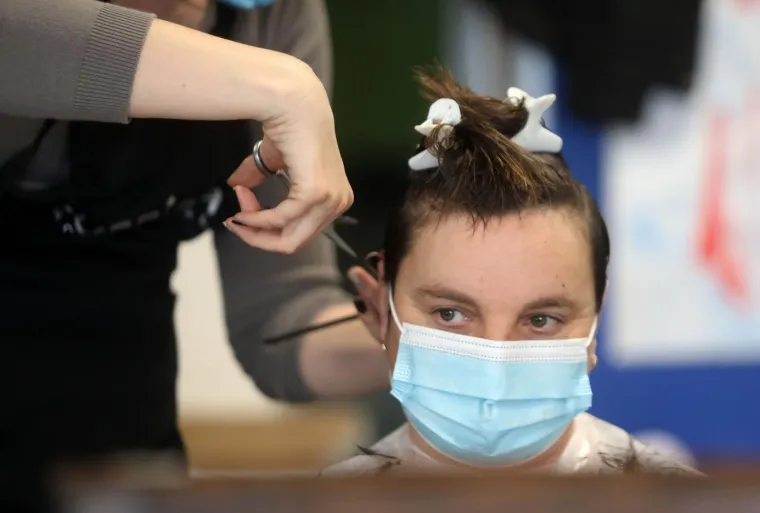 Lijepa gesta: Frizeri iz svih krajeva Hrvatske &scaron;i&scaron;ali stanovnike Gline i okolnih krajeva