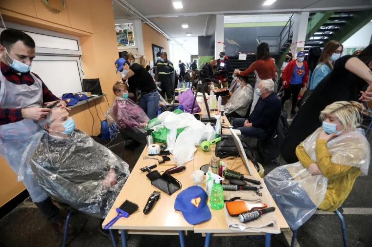 Lijepa gesta: Frizeri iz svih krajeva Hrvatske &scaron;i&scaron;ali stanovnike Gline i okolnih krajeva