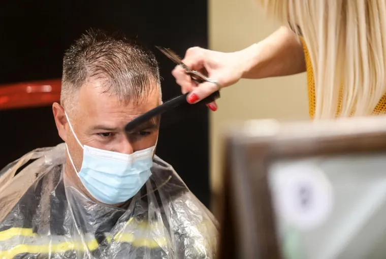 Lijepa gesta: Frizeri iz svih krajeva Hrvatske &scaron;i&scaron;ali stanovnike Gline i okolnih krajeva