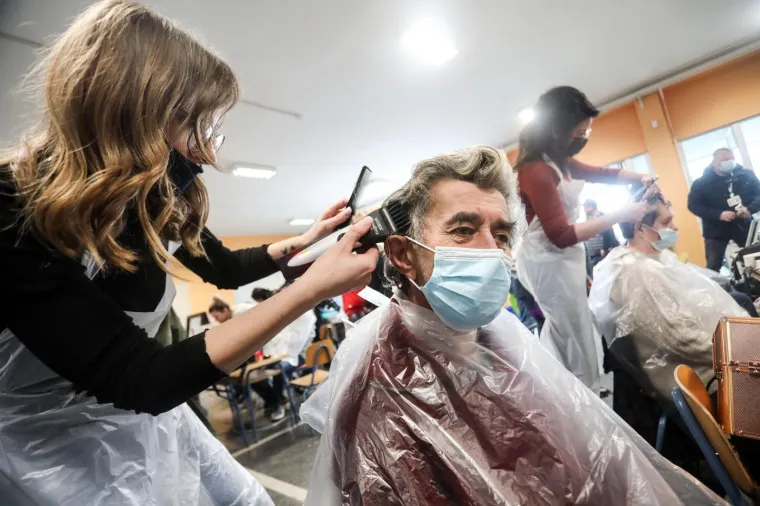 Lijepa gesta: Frizeri iz svih krajeva Hrvatske &scaron;i&scaron;ali stanovnike Gline i okolnih krajeva