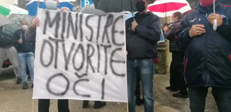 Miran prosvjed u Dubroniku kao podr&scaron;ka Matku Klariću, načelniku koji je optužen za seksualno uznemiravanje