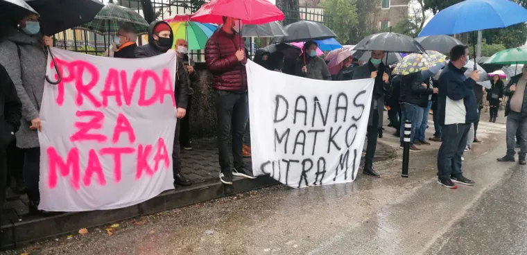 Miran prosvjed u Dubroniku kao podr&scaron;ka Matku Klariću, načelniku koji je optužen za seksualno uznemiravanje