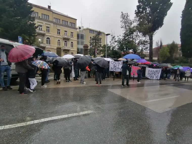 Miran prosvjed u Dubroniku kao podr&scaron;ka Matku Klariću, načelniku koji je optužen za seksualno uznemiravanje