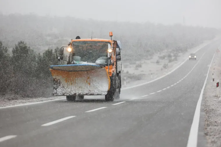 Snježna idila u Hrvatskoj! Snijeg pada od zadarskog zaleđa do Medvednice