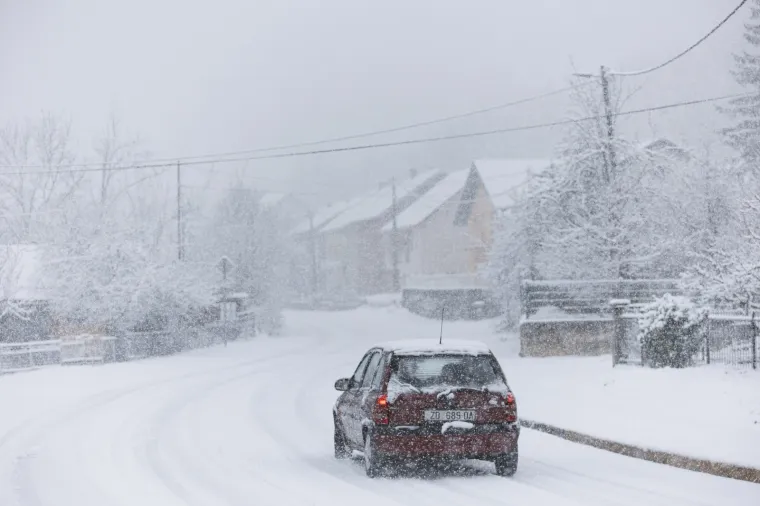 Snježna idila u Hrvatskoj! Snijeg pada od zadarskog zaleđa do Medvednice