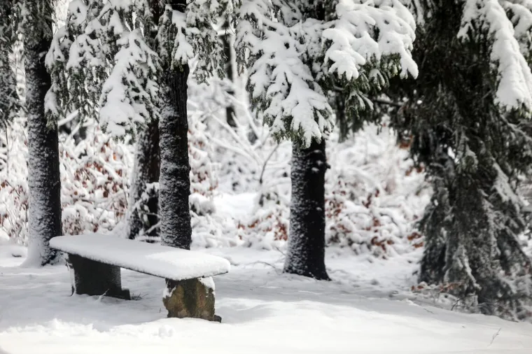 Snježna idila u Hrvatskoj! Snijeg pada od zadarskog zaleđa do Medvednice