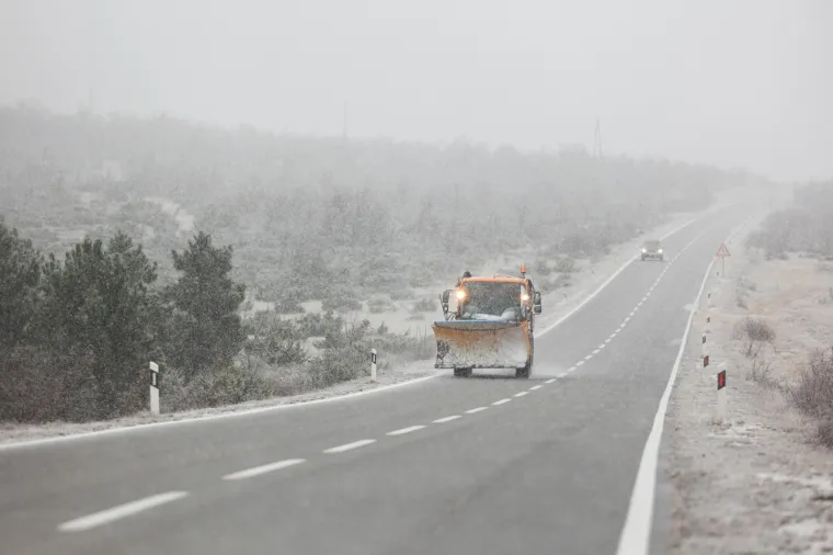 Snježna idila u Hrvatskoj! Snijeg pada od zadarskog zaleđa do Medvednice
