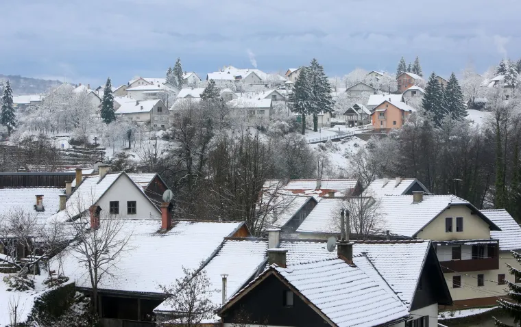 Snježna idila u Hrvatskoj! Snijeg pada od zadarskog zaleđa do Medvednice