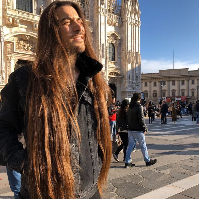 OVAJ LJEPOTAN PRIVLAČI POGLEDE GDJE GOD SE POJAVI: Njegov adut dug je - cijeli metar! Nije ni čudo što ga žene opsjedaju