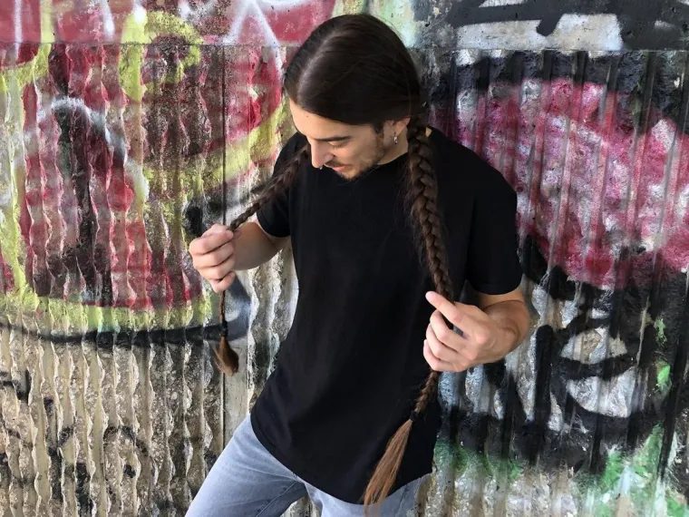 OVAJ LJEPOTAN PRIVLAČI POGLEDE GDJE GOD SE POJAVI: Njegov adut dug je - cijeli metar! Nije ni čudo što ga žene opsjedaju