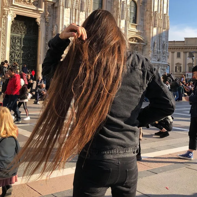 OVAJ LJEPOTAN PRIVLAČI POGLEDE GDJE GOD SE POJAVI: Njegov adut dug je - cijeli metar! Nije ni čudo što ga žene opsjedaju