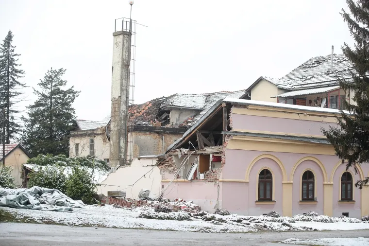 Pogledajte tugu od razorenog centra Petrinje koji je okovan je ledom i snijegom