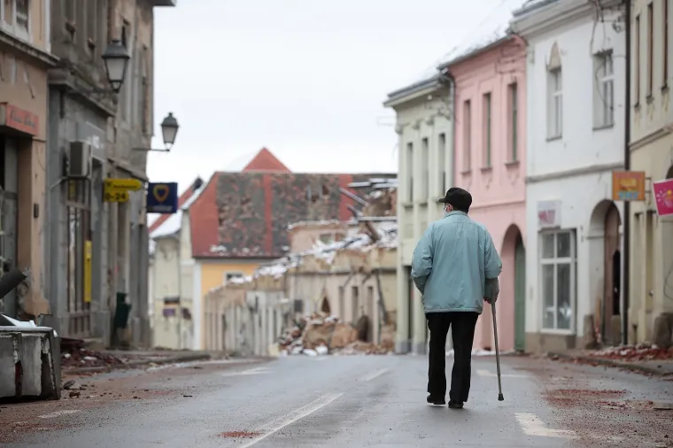 Pogledajte tugu od razorenog centra Petrinje koji je okovan je ledom i snijegom