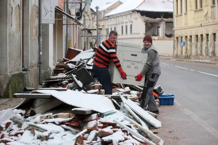 Pogledajte tugu od razorenog centra Petrinje koji je okovan je ledom i snijegom
