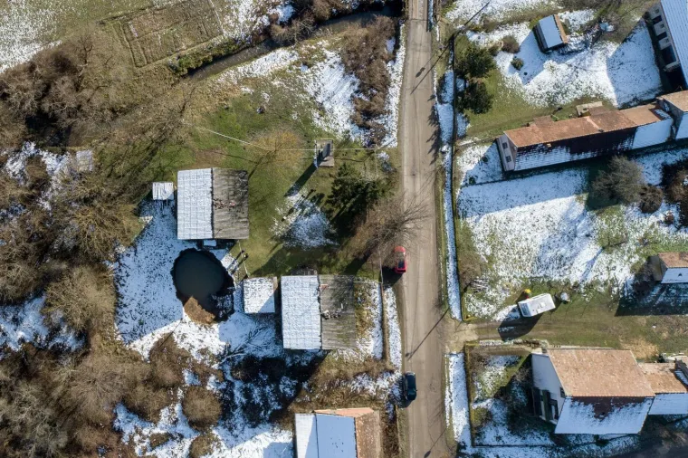 Potres jo&scaron; stvara probleme: U selu Mečenčani se stvaraju goleme rupe