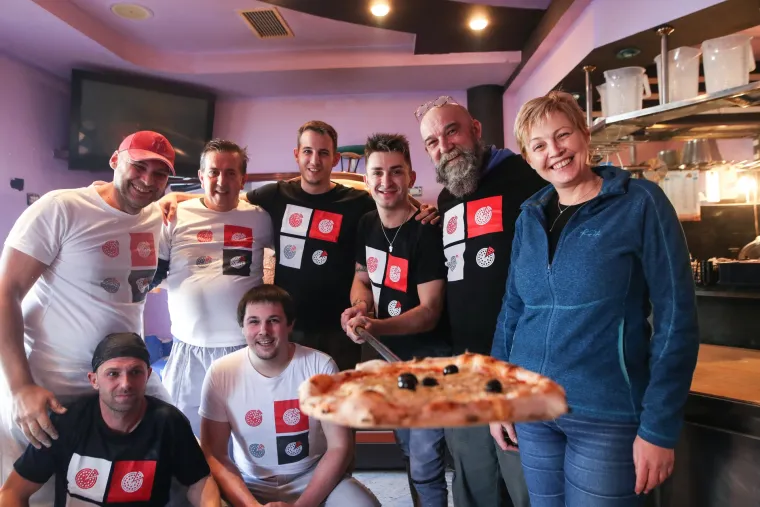 'That's Amore!': Pizza majstori u skoro mjesec dana podijelili 30 tisuća pizza u Petrinji