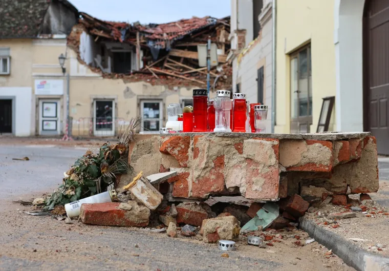 Mjesec dana od razornog potresa: Ožiljci i rane na gradu jo&scaron; uvijek bole