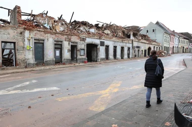 Mjesec dana od razornog potresa: Ožiljci i rane na gradu jo&scaron; uvijek bole