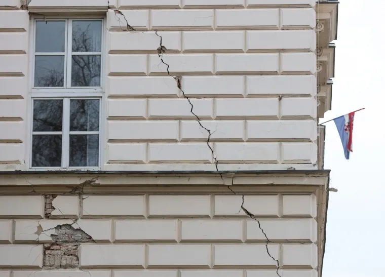 Mjesec dana od razornog potresa: Ožiljci i rane na gradu jo&scaron; uvijek bole