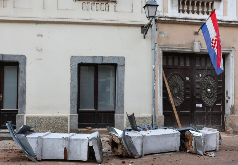 Mjesec dana od razornog potresa: Ožiljci i rane na gradu jo&scaron; uvijek bole