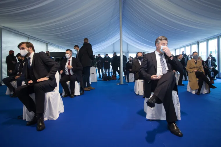 Premijer Andrej Plenković pustio u pogon LNG terminal i spojni plinovod Zlobin-Omišalj