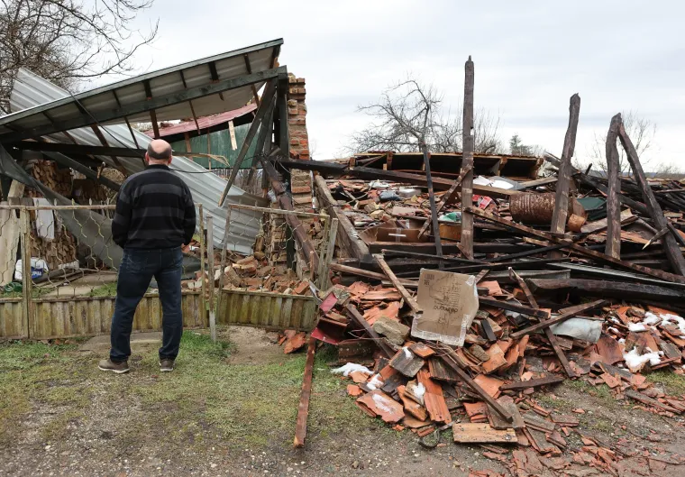 Mjesec dana pro&scaron;lo je od razornog potresa, a pogođena mjesta jo&scaron; su u ru&scaron;evinama