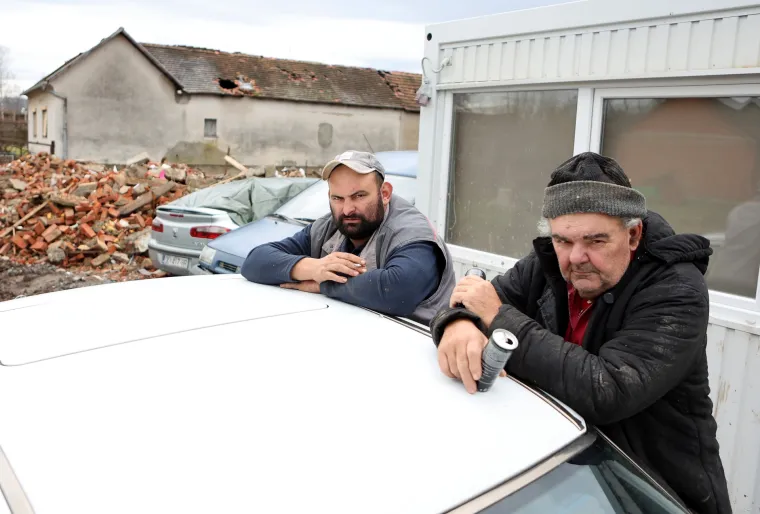 Mjesec dana pro&scaron;lo je od razornog potresa, a pogođena mjesta jo&scaron; su u ru&scaron;evinama