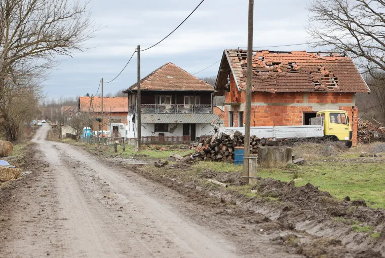 Mjesec dana pro&scaron;lo je od razornog potresa, a pogođena mjesta jo&scaron; su u ru&scaron;evinama